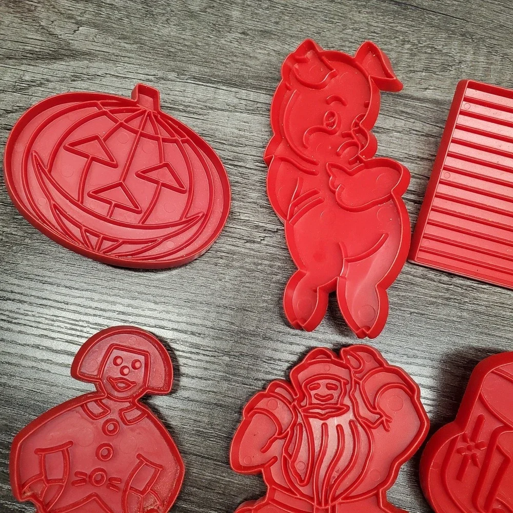 Vintage Tupperware Cookie Cutters Red Plastic Set Of 9 Retro Santa Tree Flag EUC